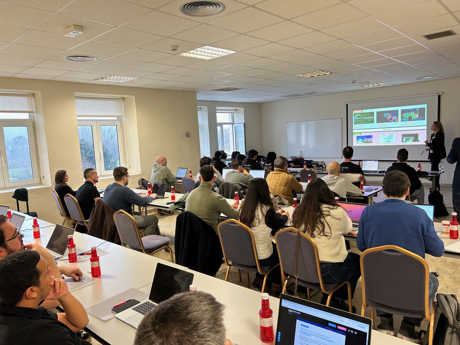 A full room following the opening presentation of the hackathon